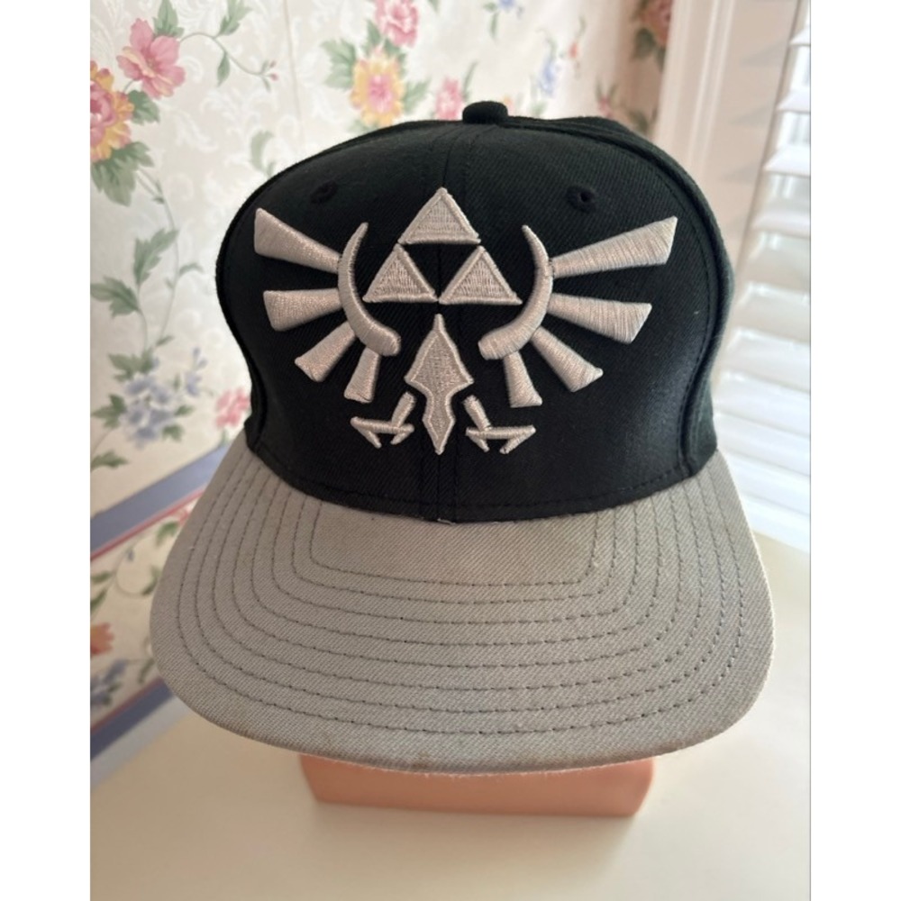 Legend of Zelda Twilight Princess Snapback Hat Black Grey Hylian Crest Nintendo